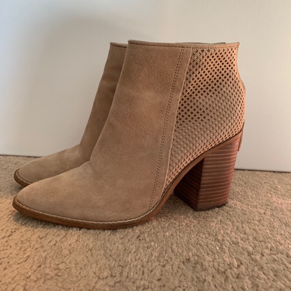 STEVE MADDEN BOOTS - Picture 1 of 6